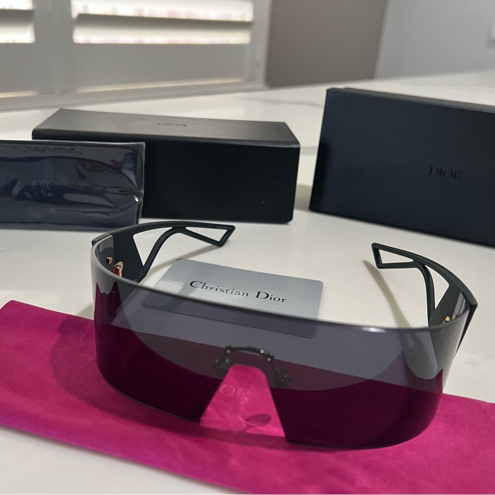 Dior Elegant Black Sunglasses - Picture 5 of 7